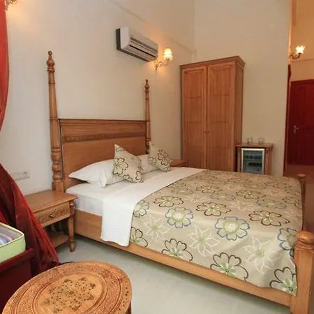 Hotel Alaroof