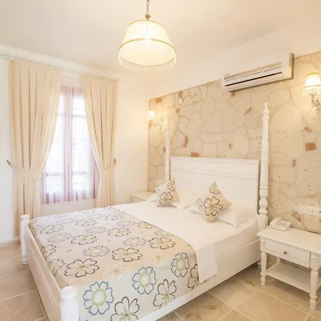 Alaroof Hotel 2*