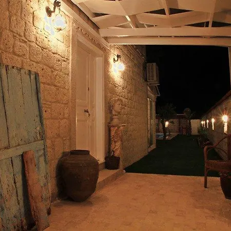 Alaroof Hotel