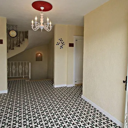 Alaroof Hotel 2*