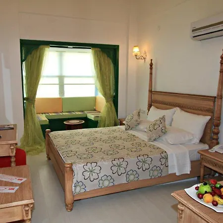 Alaroof Hotel