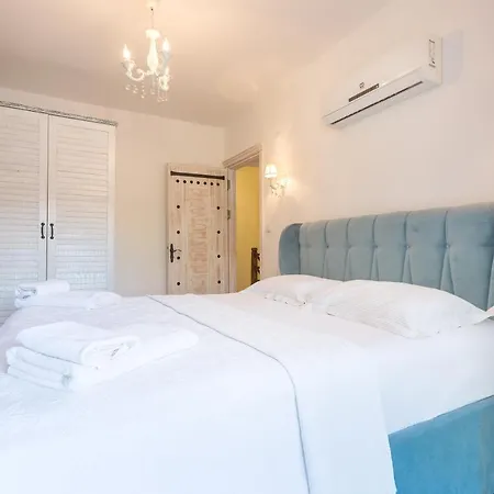 Alaroof Hotel 2*