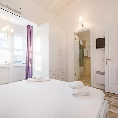 Hotel Alaroof