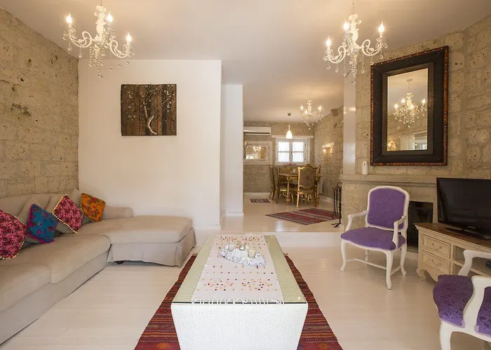 Hotel Alaroof