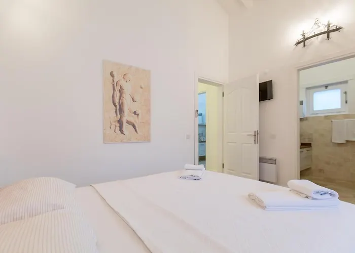 Alaroof Hotel 2*